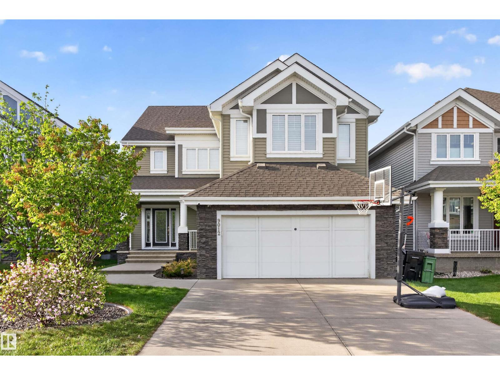 9012 24 AV SW - 9
