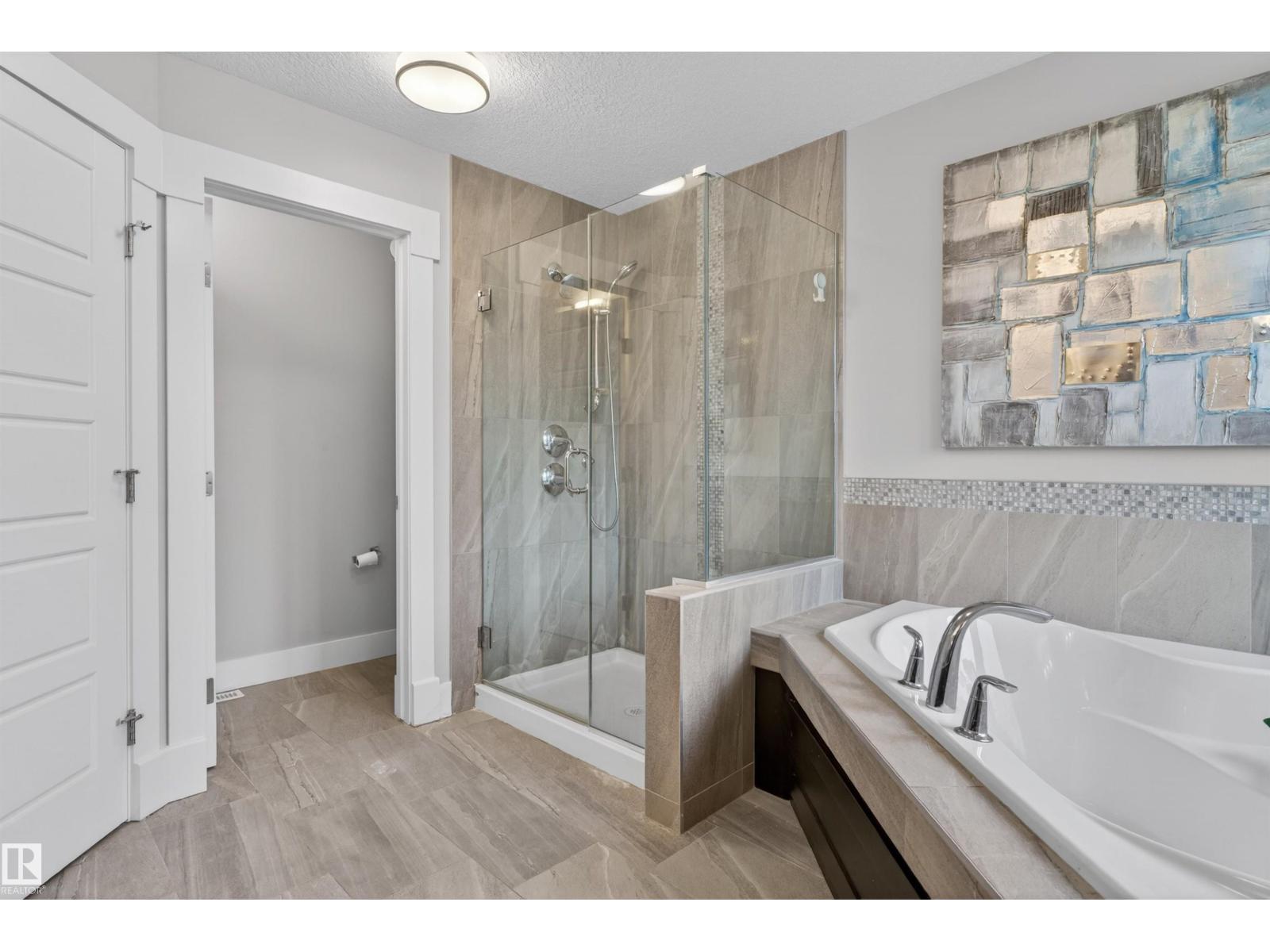 9012 24 AV SW - 53