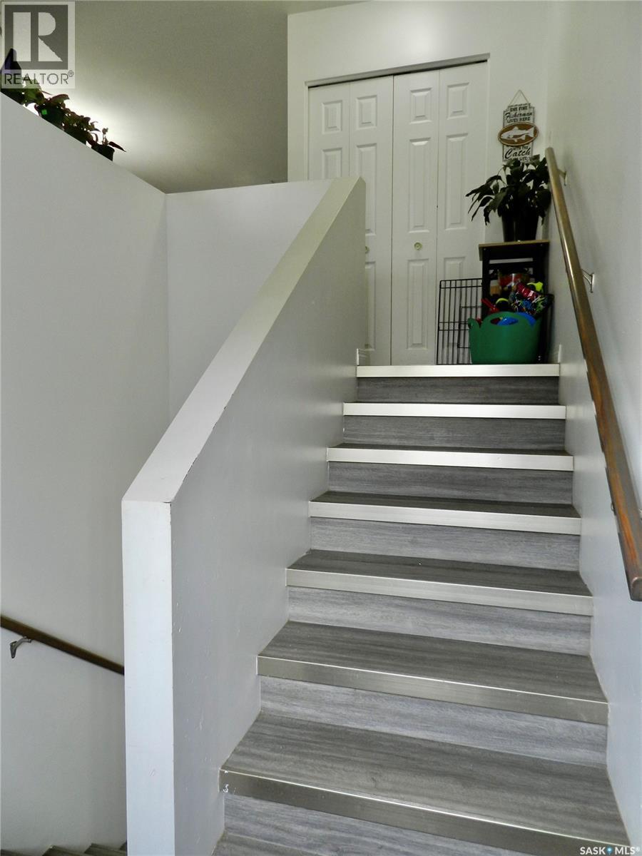 907 Ominica STREET E - Image 3