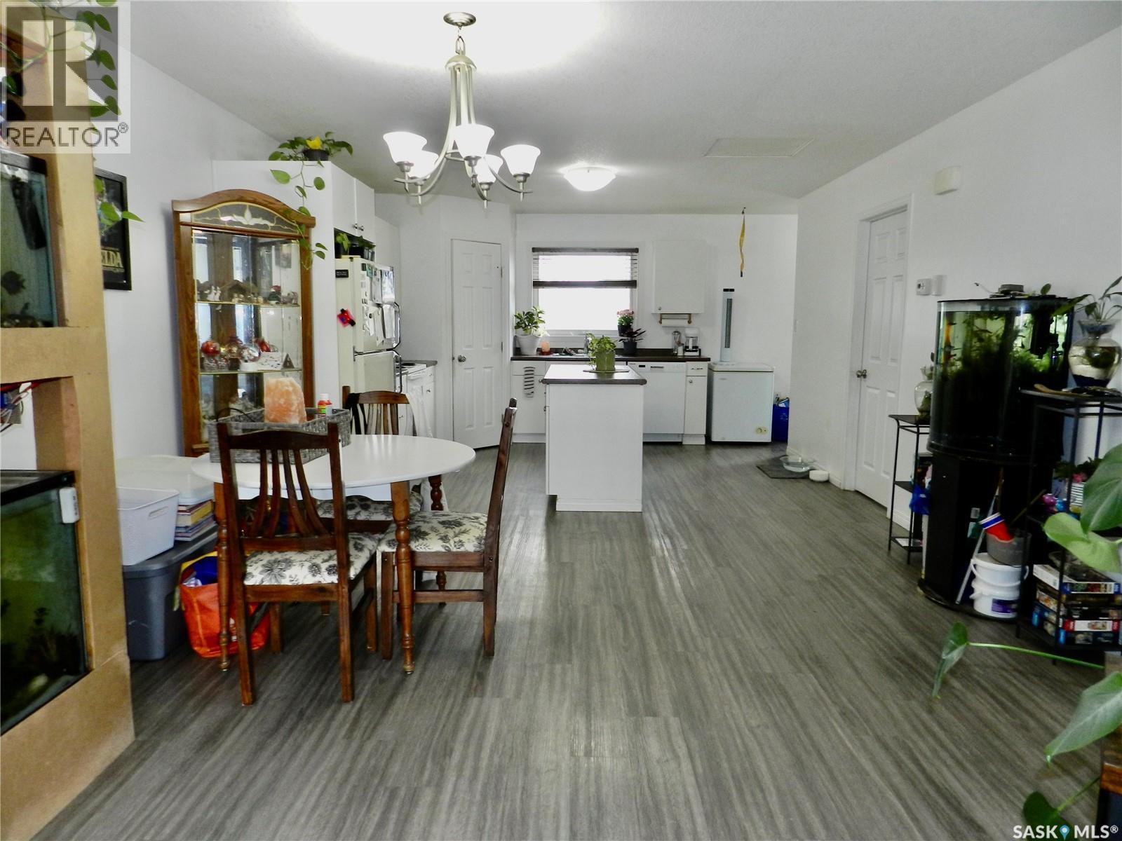 907 Ominica STREET E - Image 5