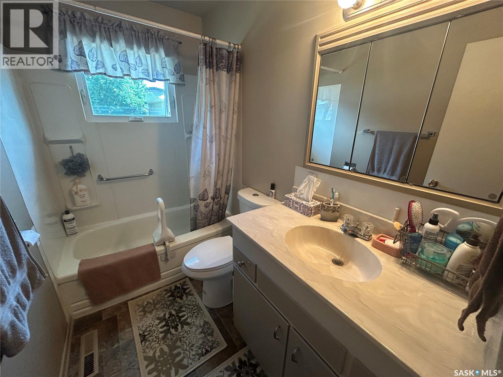 132 Churchill AVENUE - 13
