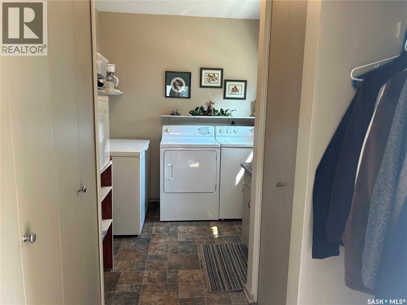 132 Churchill AVENUE - 16