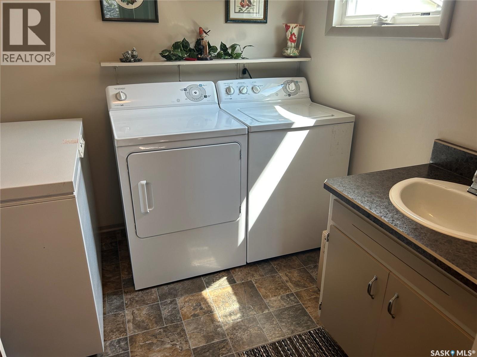 132 Churchill AVENUE - 18