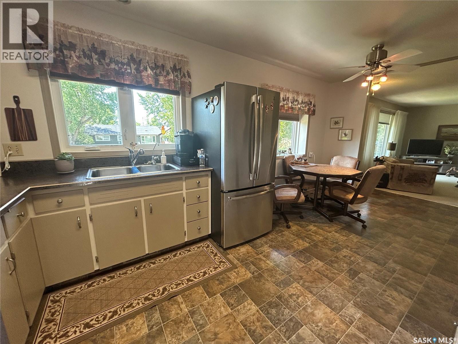 132 Churchill AVENUE - 2