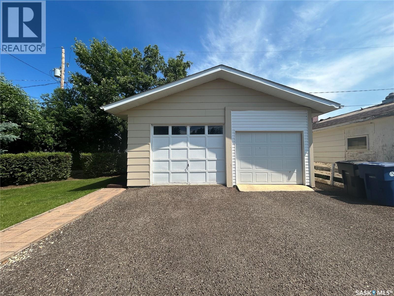 132 Churchill AVENUE - 35
