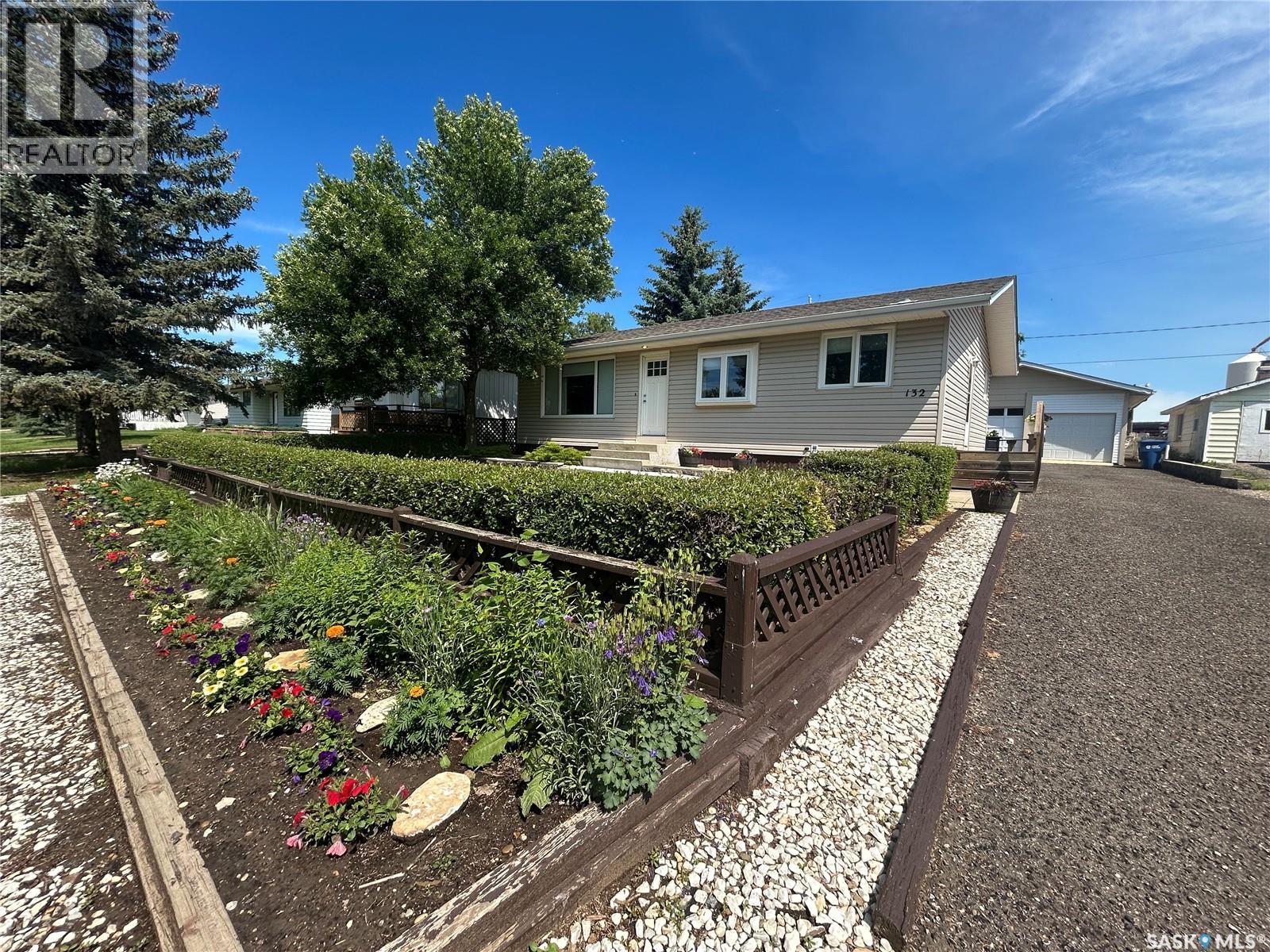 132 Churchill AVENUE - 40