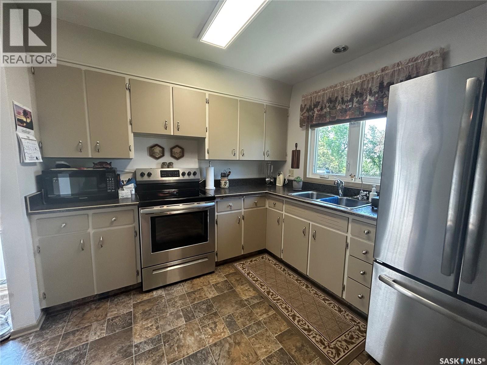 132 Churchill AVENUE - 5