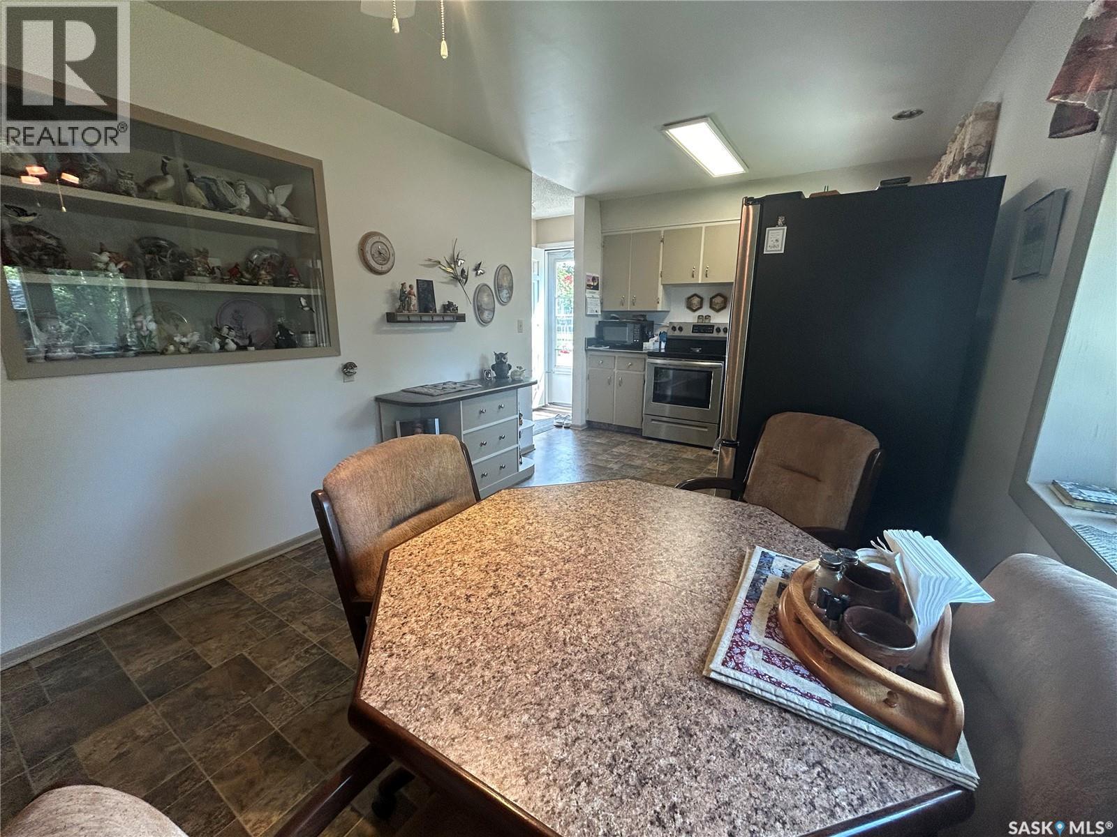 132 Churchill AVENUE - 6