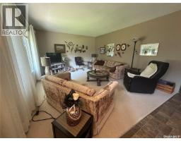 Family room - 132 Churchill Avenue, Coronach, SK S0H0Z0 Photo 8
