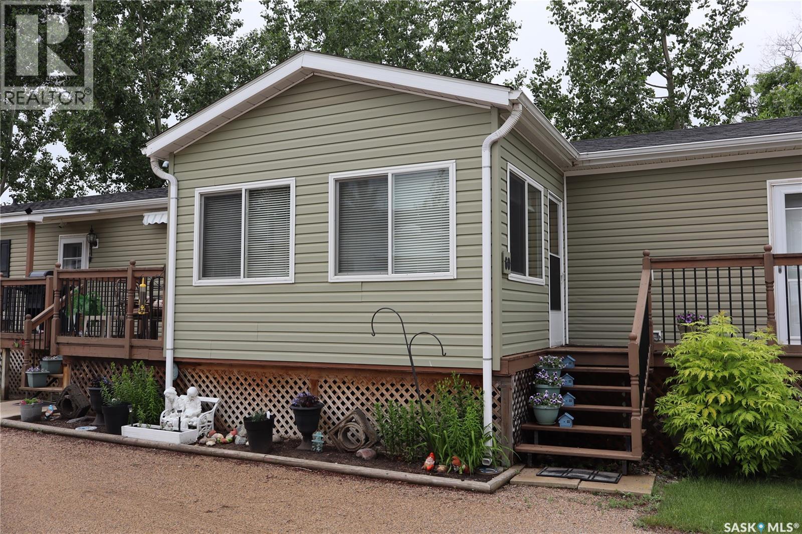 60 Pelican STREET E - 2