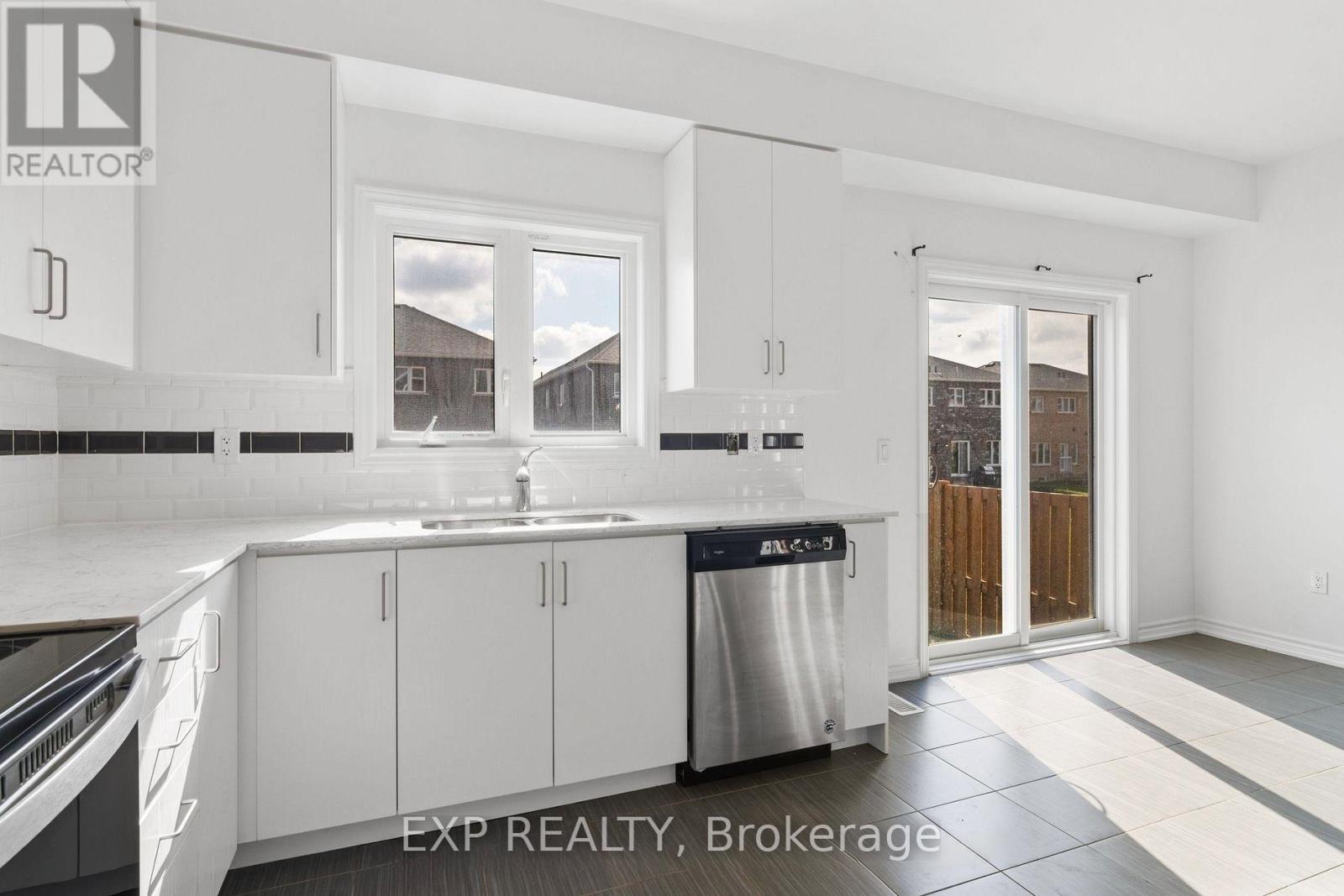 230 RIDLEY CRESCENT - 6
