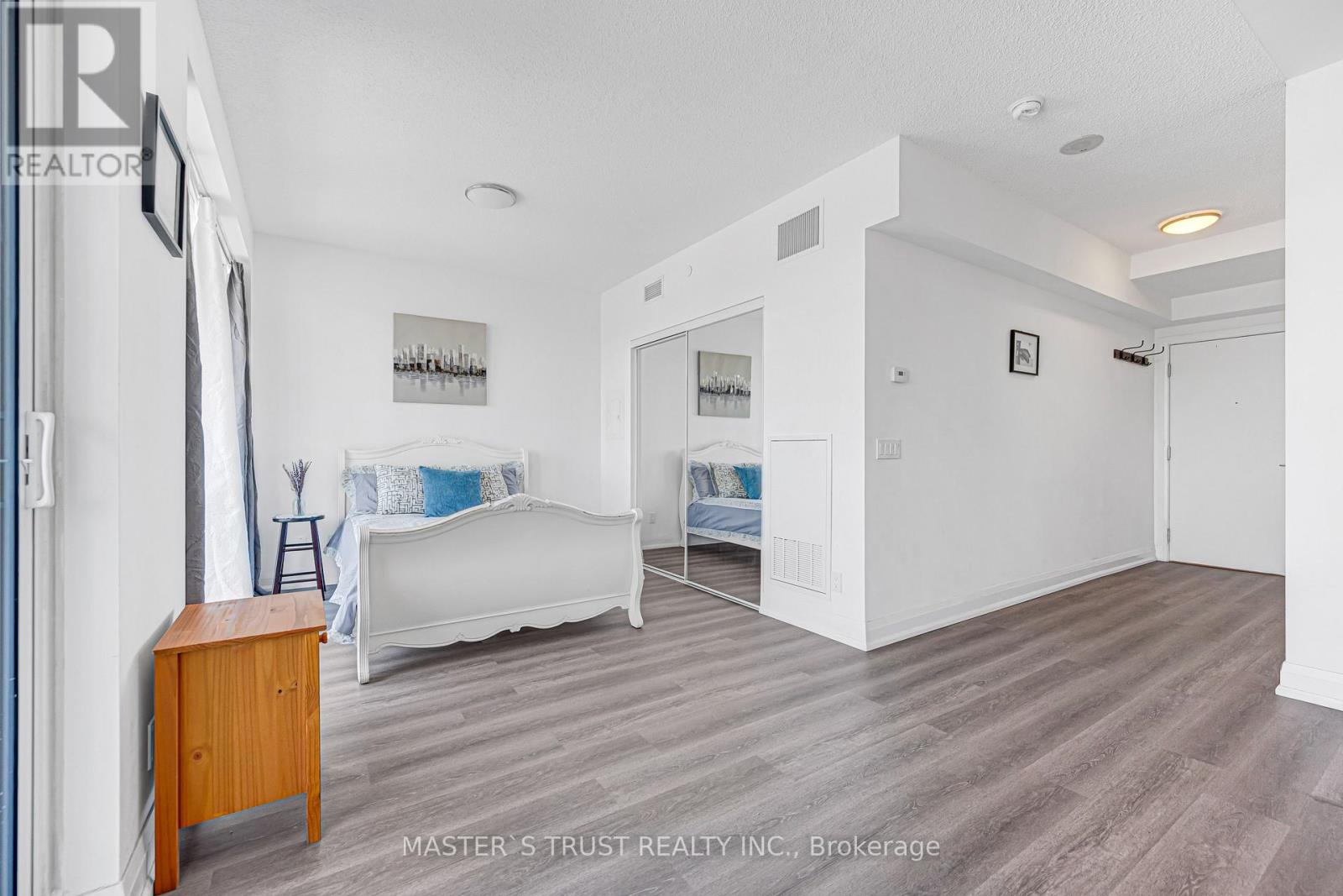 ##1109 56 ANNIE CRAIG DRIVE - 5