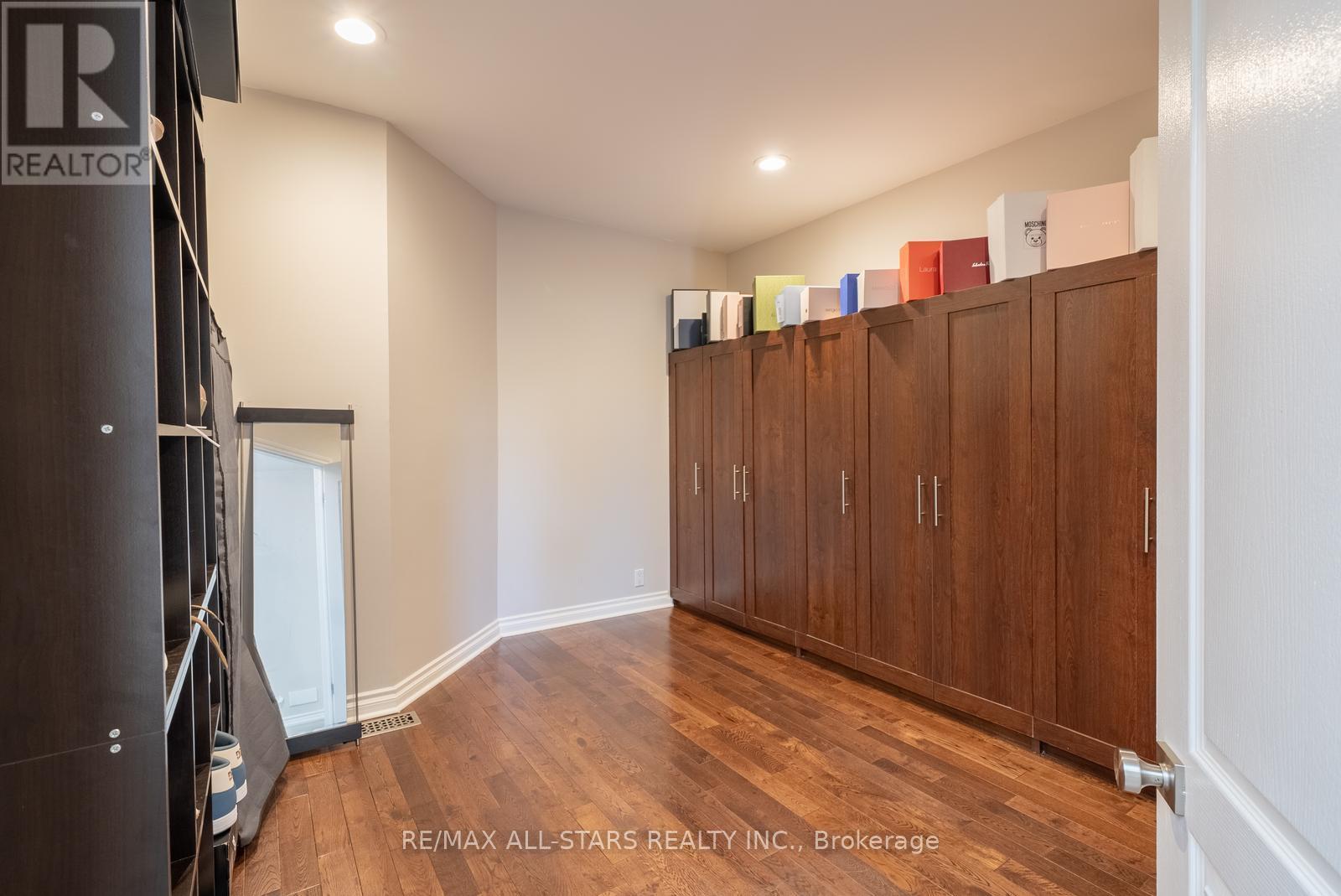 64 WOODBRIDGE CIRCLE - Image 16