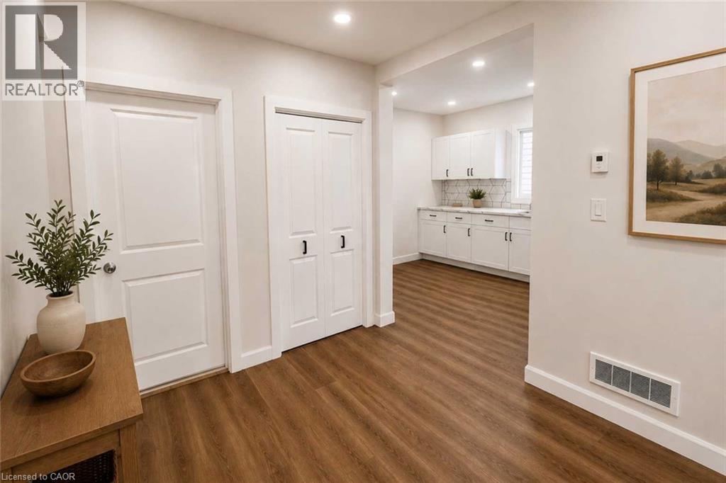 5 ROWANWOOD Street - 6