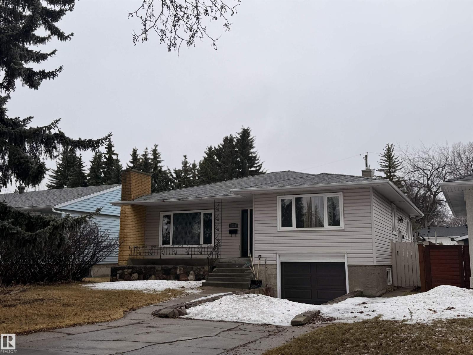 7921 97 AV NW - 3