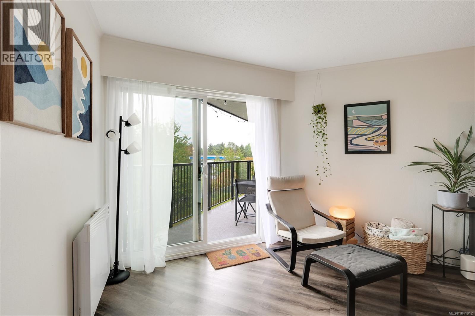 320 1870 McKenzie Avenue, Saanich