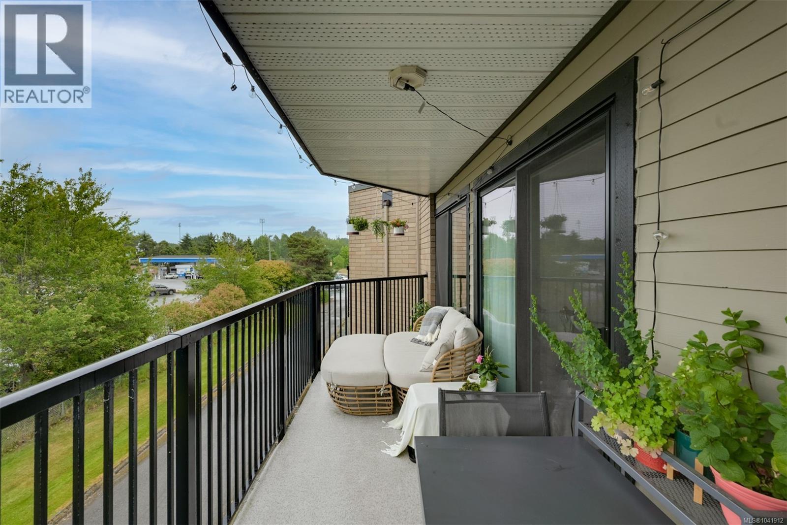 320 1870 McKenzie Avenue, Saanich