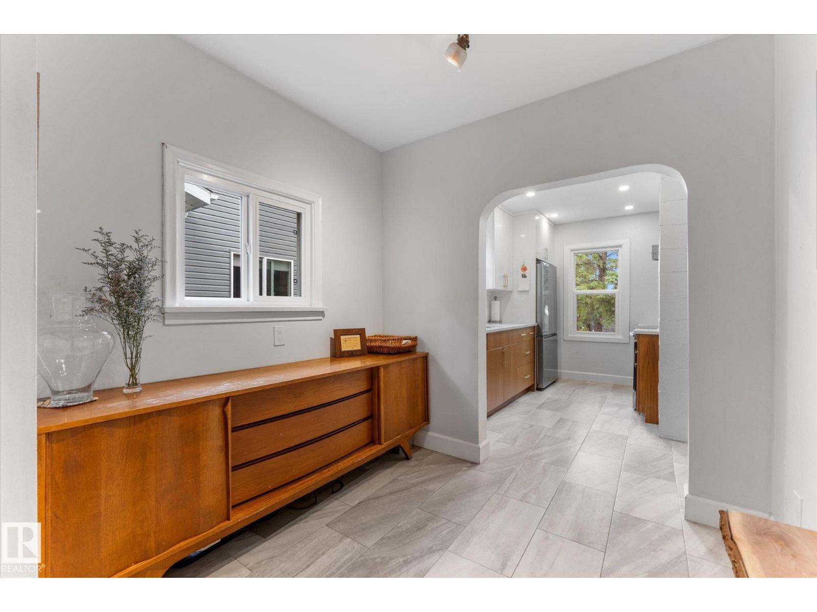 10947 116 ST NW - 14