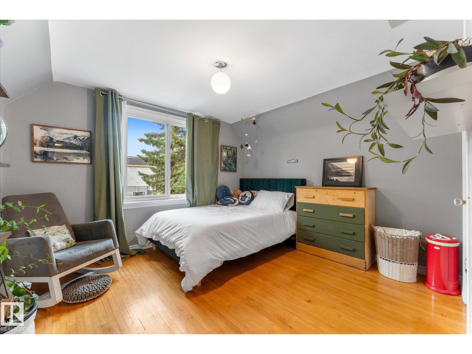 10947 116 ST NW - 23