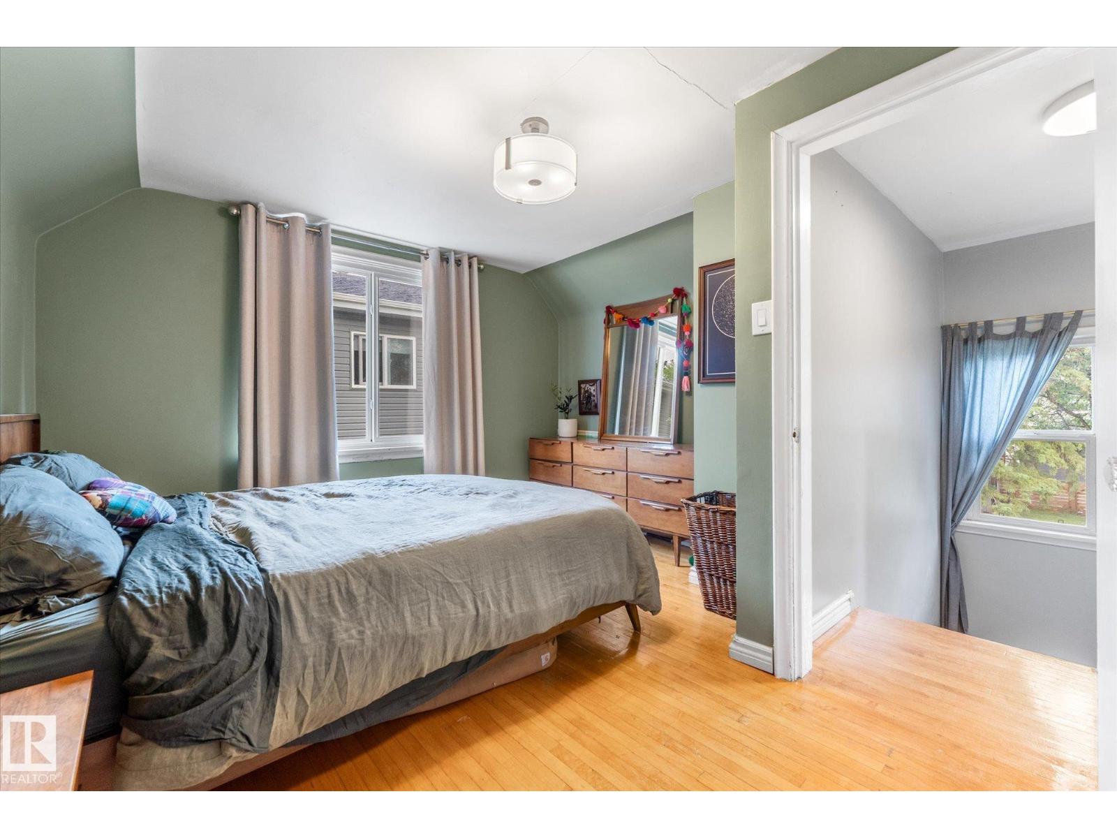 10947 116 ST NW - 25