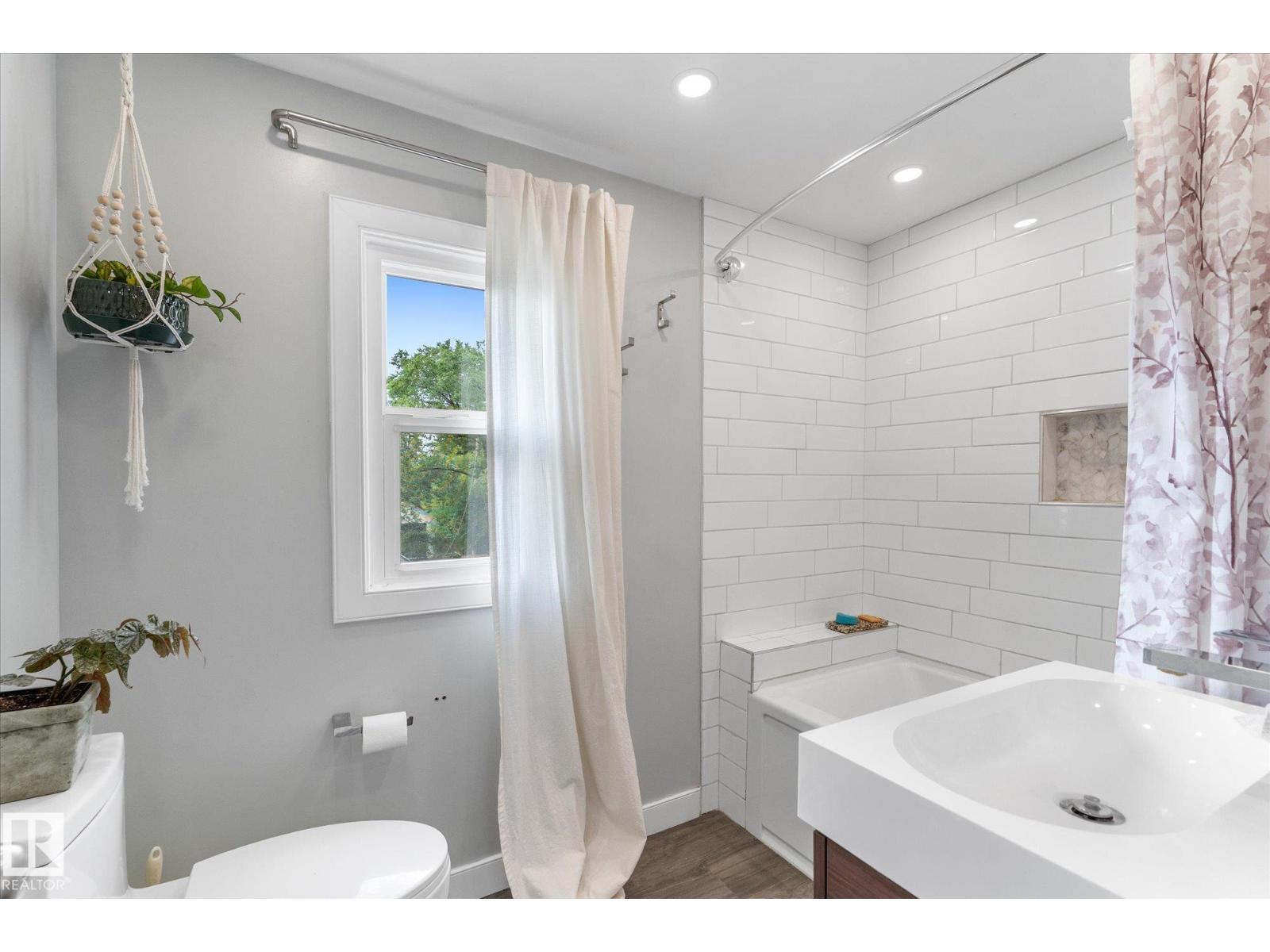10947 116 ST NW - 27