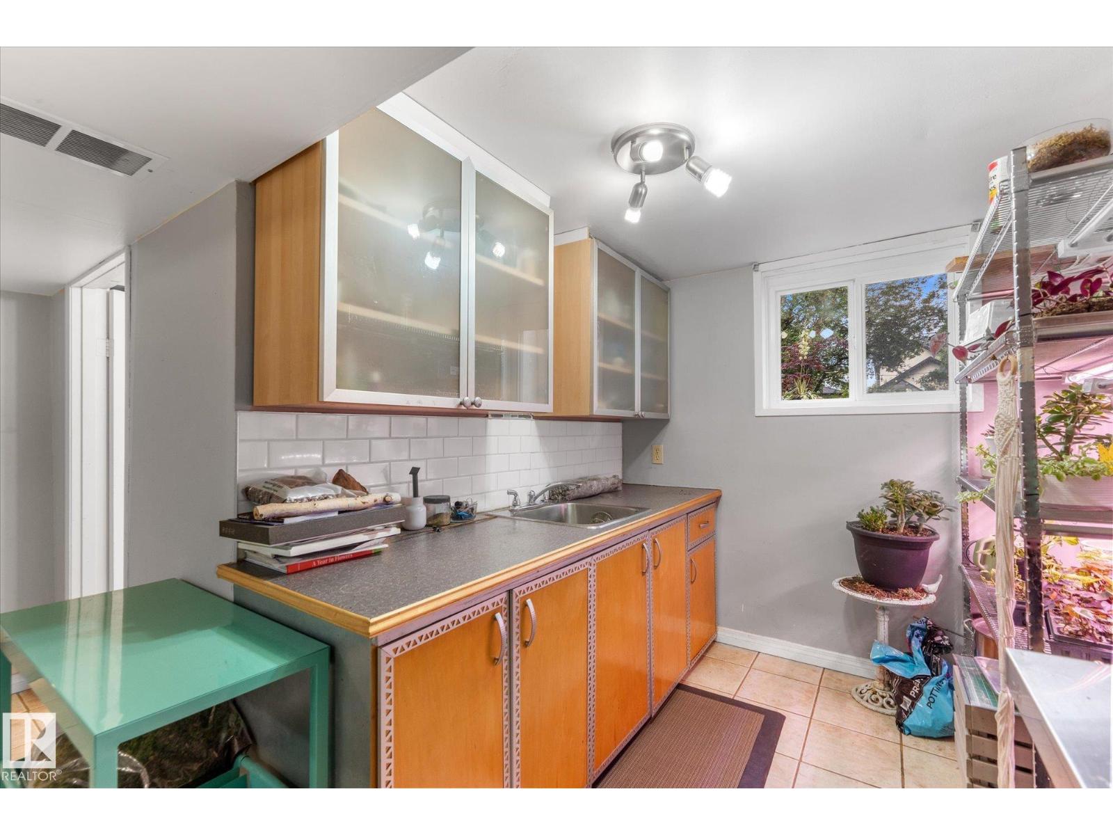 10947 116 ST NW - 38