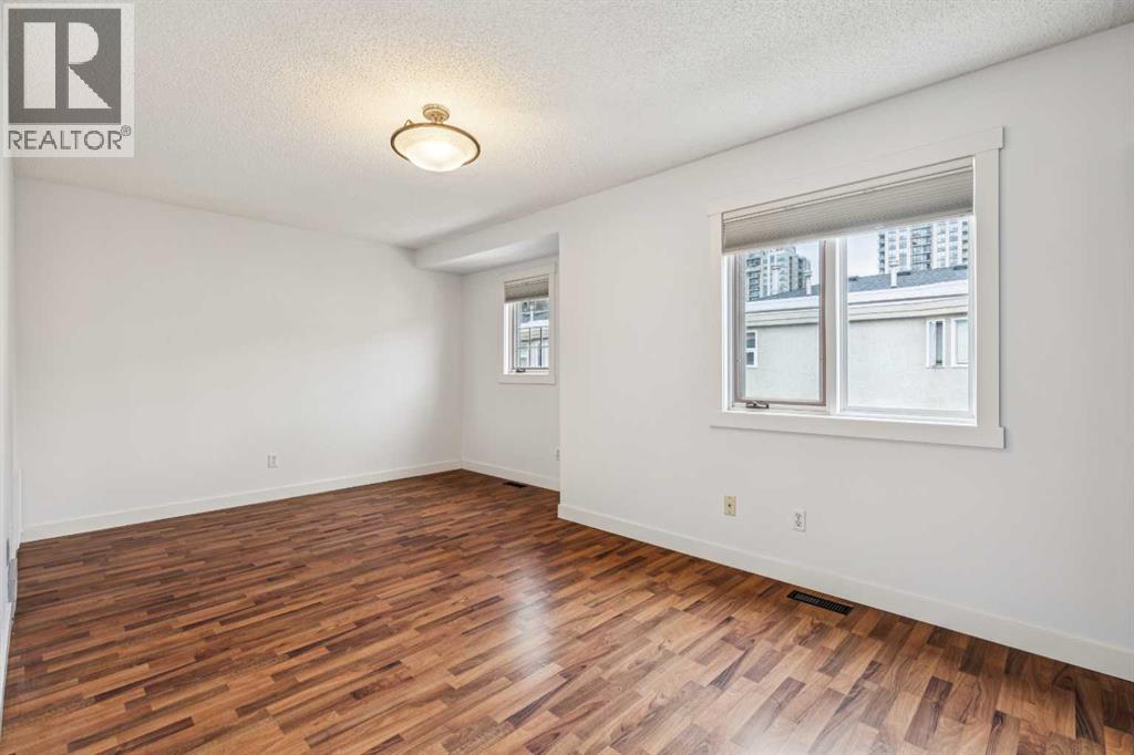 1110 14 Avenue SW - 21