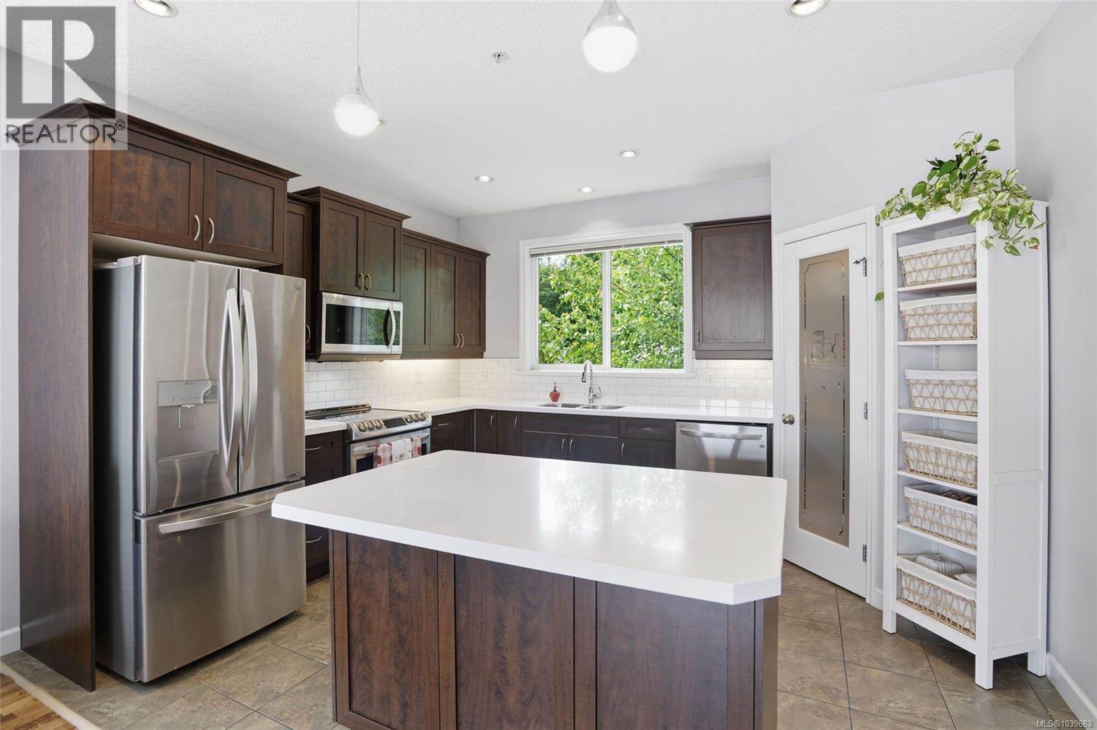 832 Brookfield Dr - 31