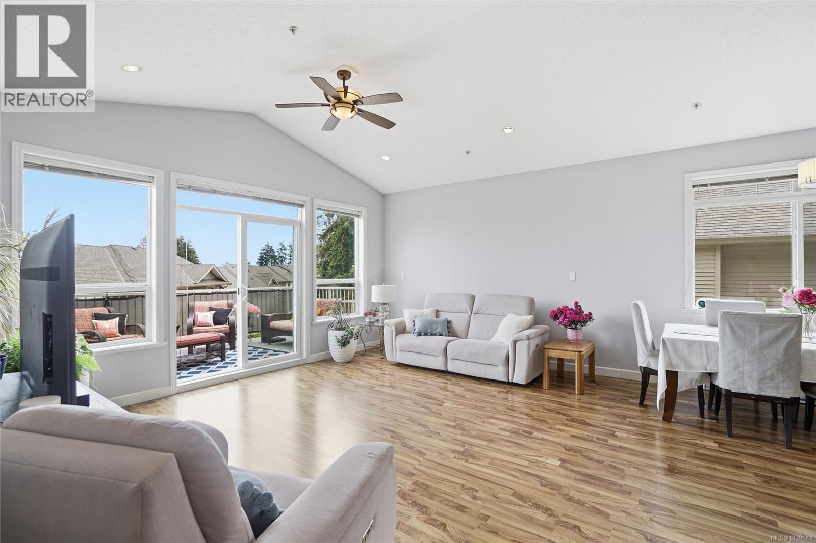 832 Brookfield Dr - 4