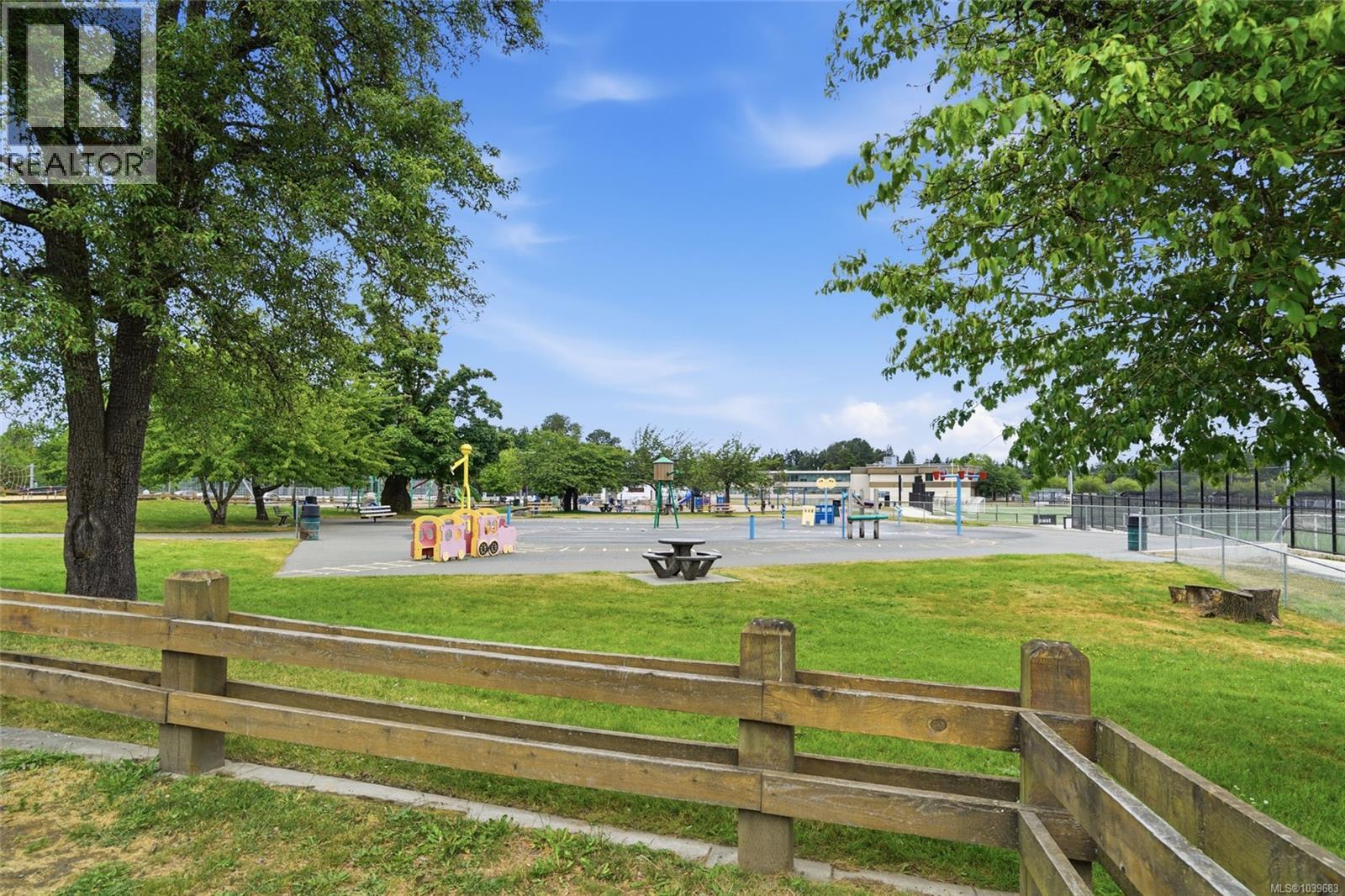 832 Brookfield Dr - 54