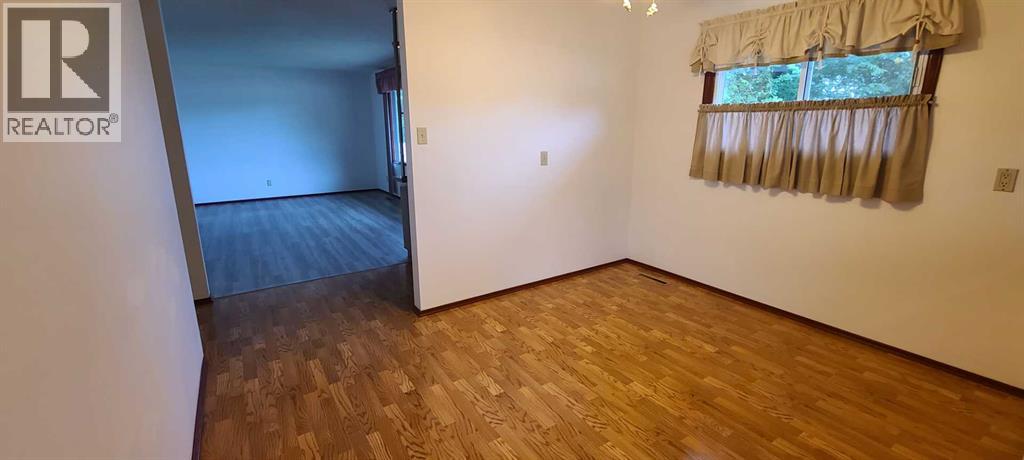 4820 53 Avenue - photo 4