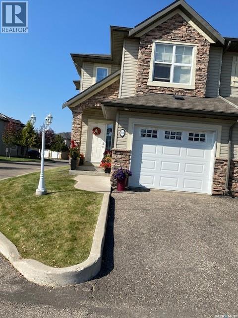 #214 615 Lynd CRESCENT - 1