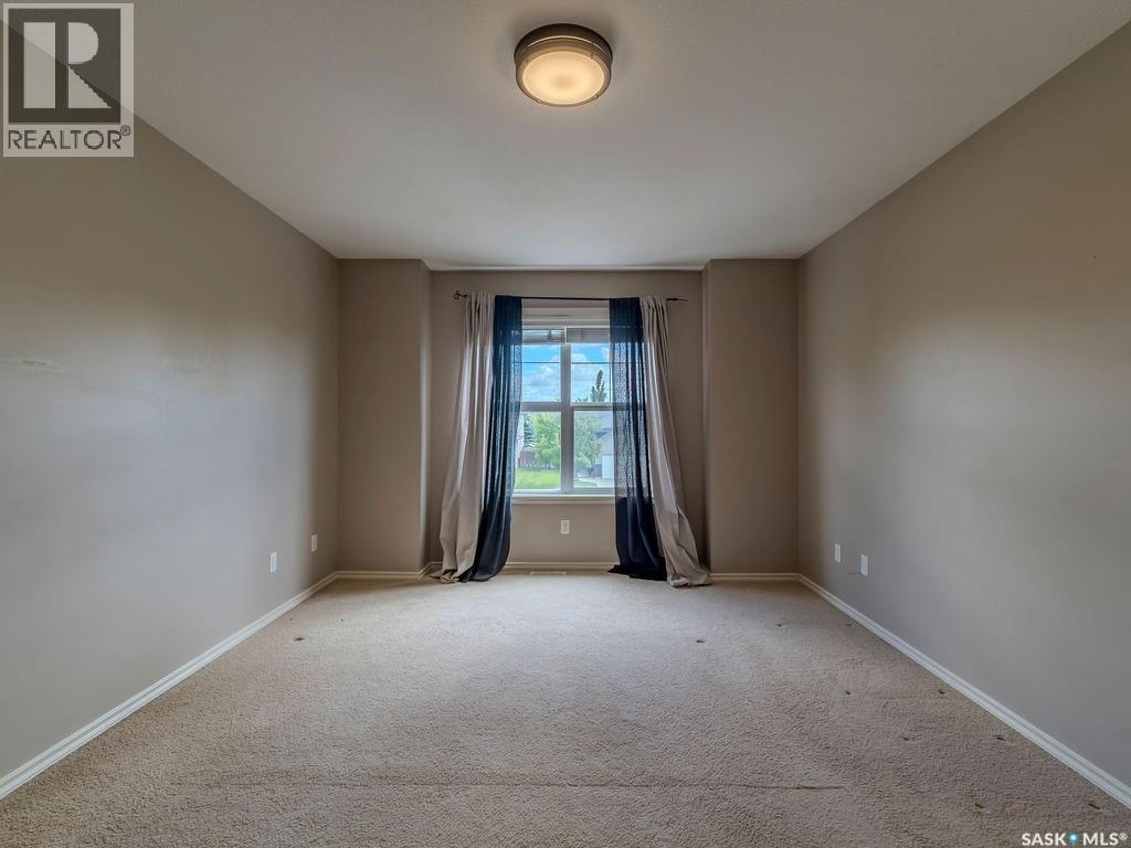 #214 615 Lynd CRESCENT - 19