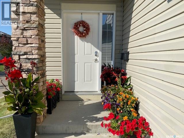 #214 615 Lynd CRESCENT - 2