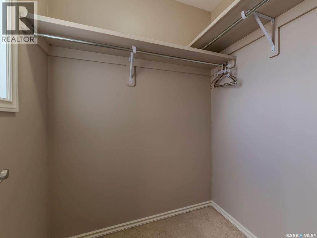 #214 615 Lynd CRESCENT - 22