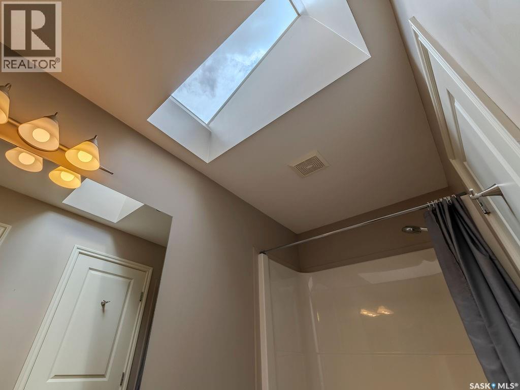 #214 615 Lynd CRESCENT - 27