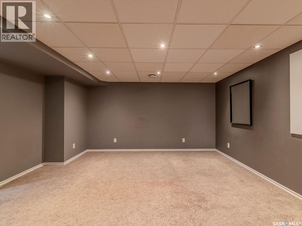 #214 615 Lynd CRESCENT - 33