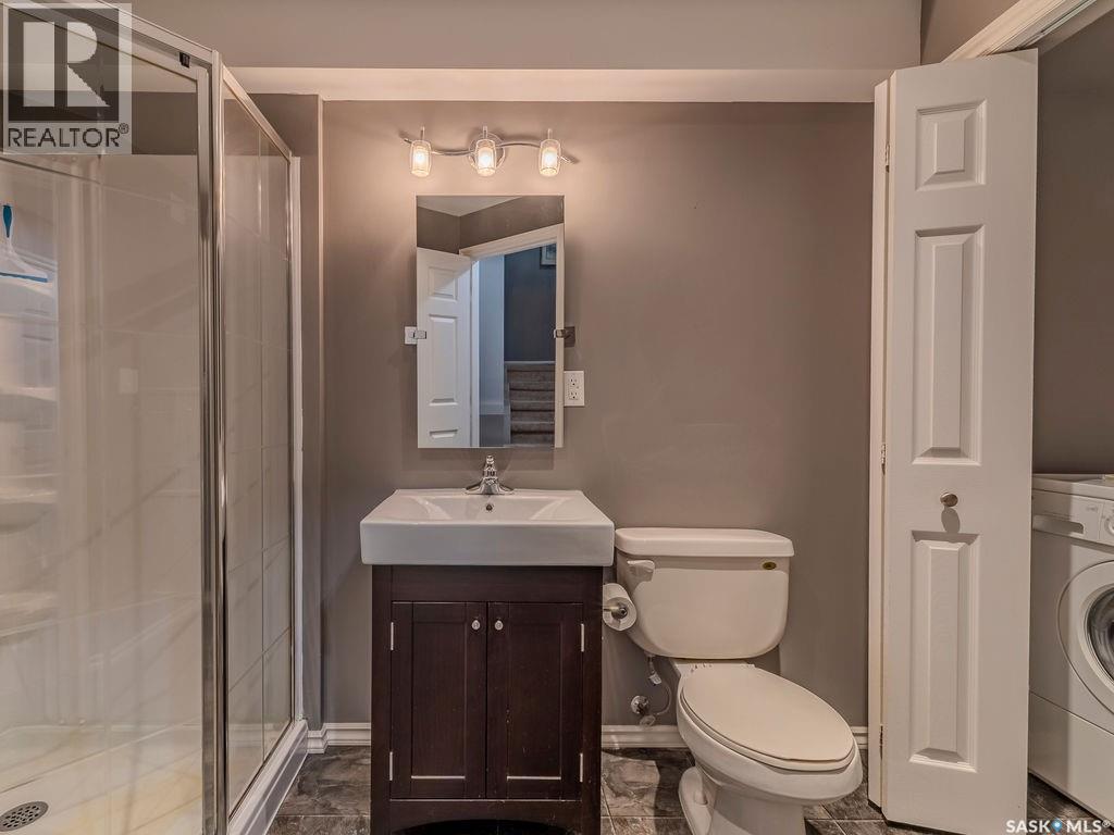 #214 615 Lynd CRESCENT - 34