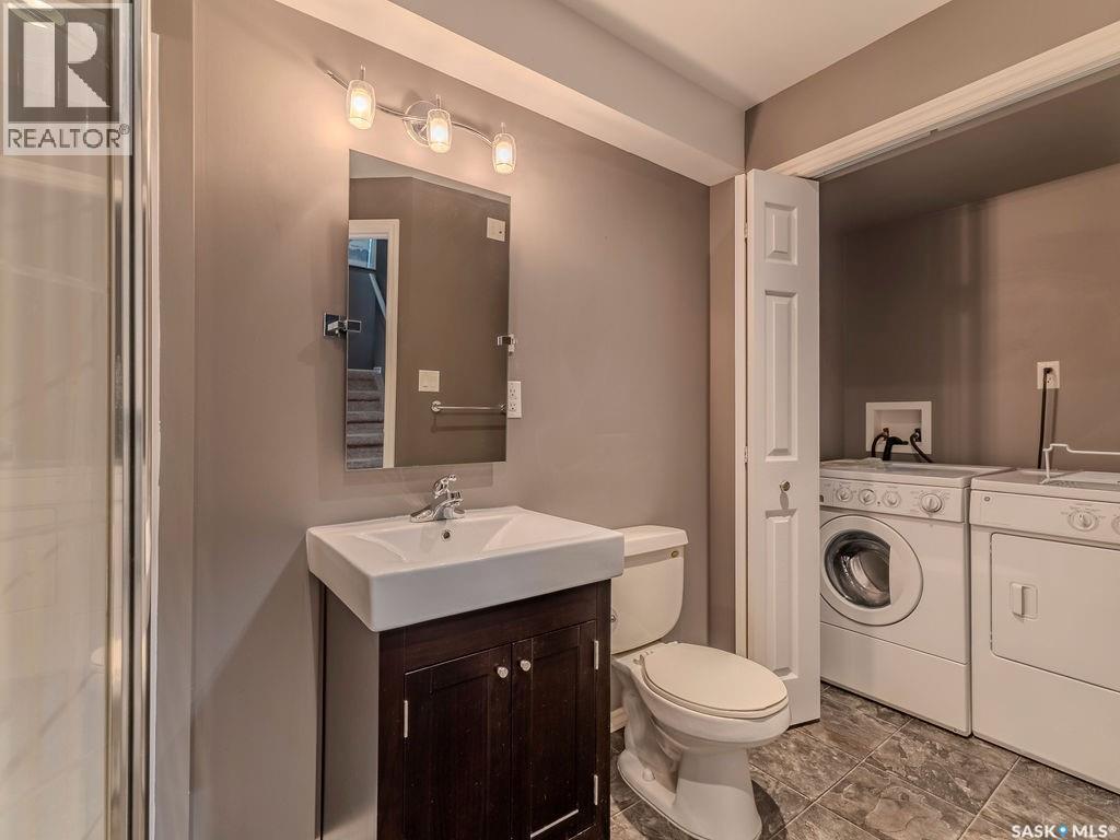 #214 615 Lynd CRESCENT - 35