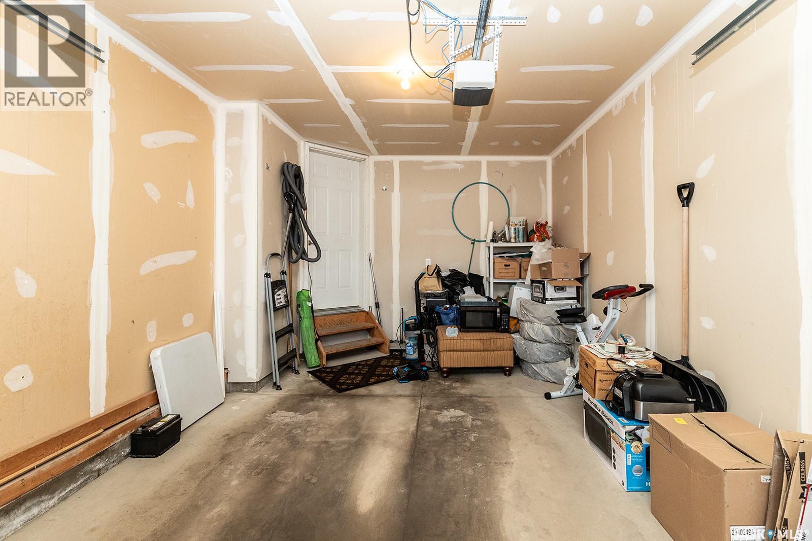 #214 615 Lynd CRESCENT - 38