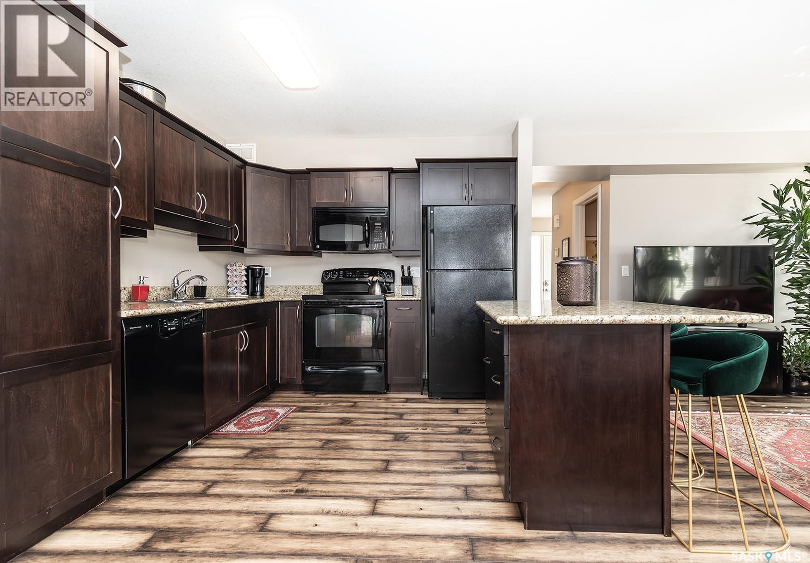 #214 615 Lynd CRESCENT - 5