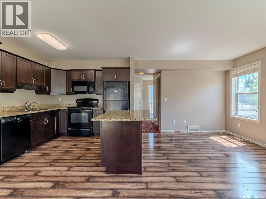 #214 615 Lynd CRESCENT - 6
