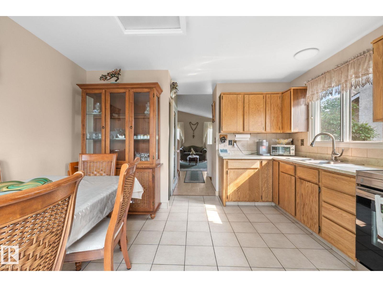 18126 98 AV NW - 11