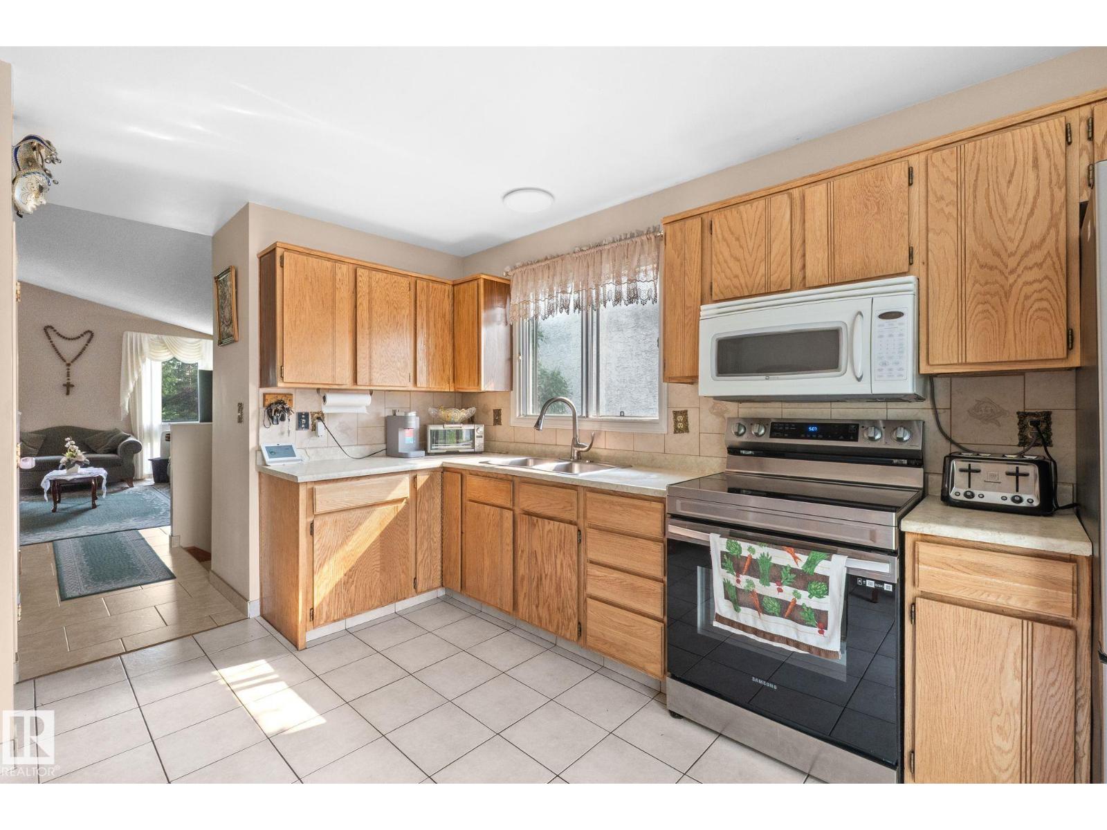 18126 98 AV NW - 4