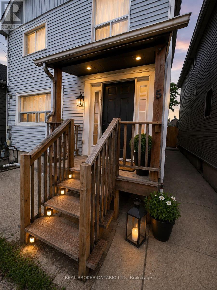 5 ROWANWOOD STREET - 1