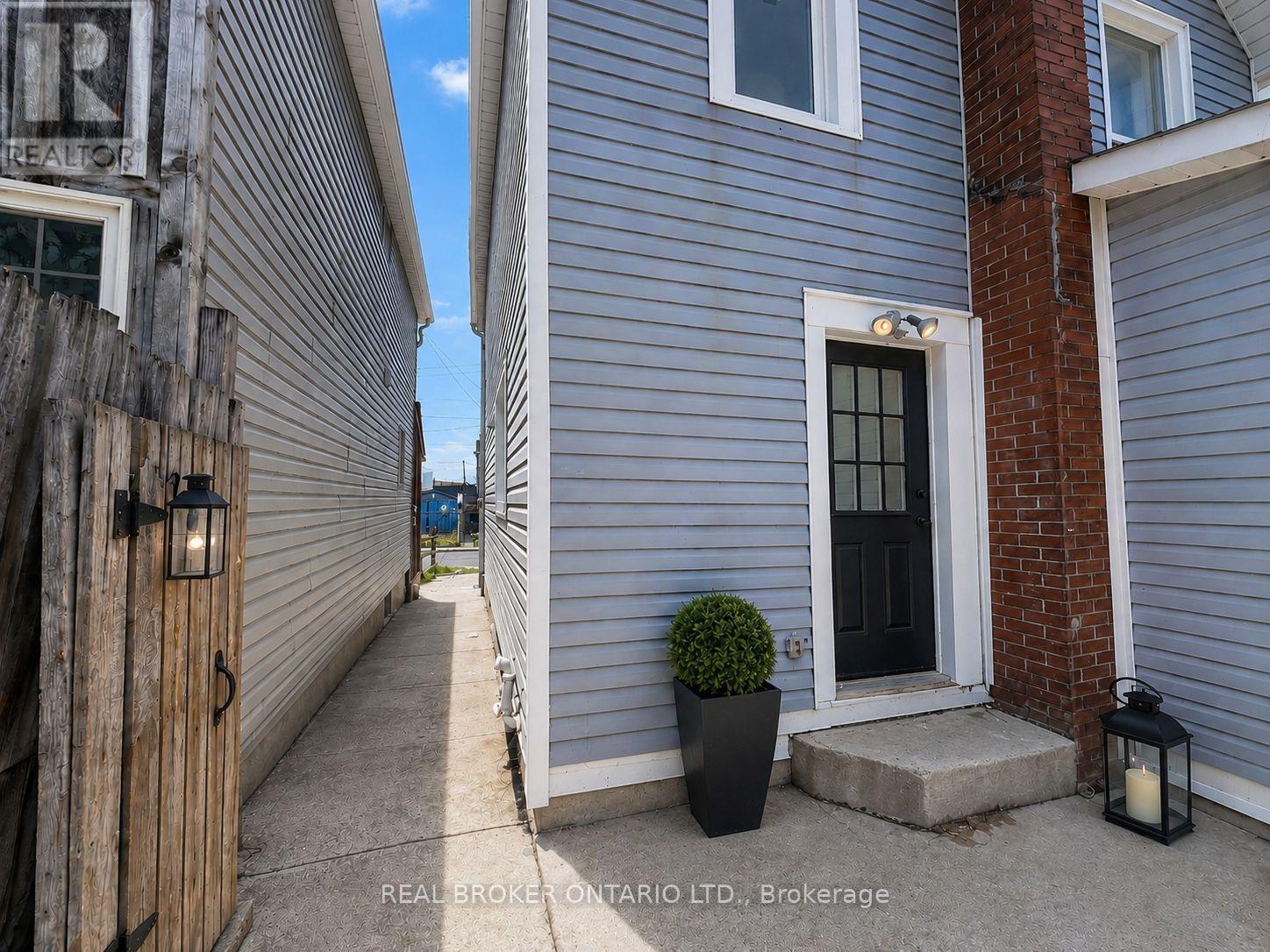 5 ROWANWOOD STREET - 17