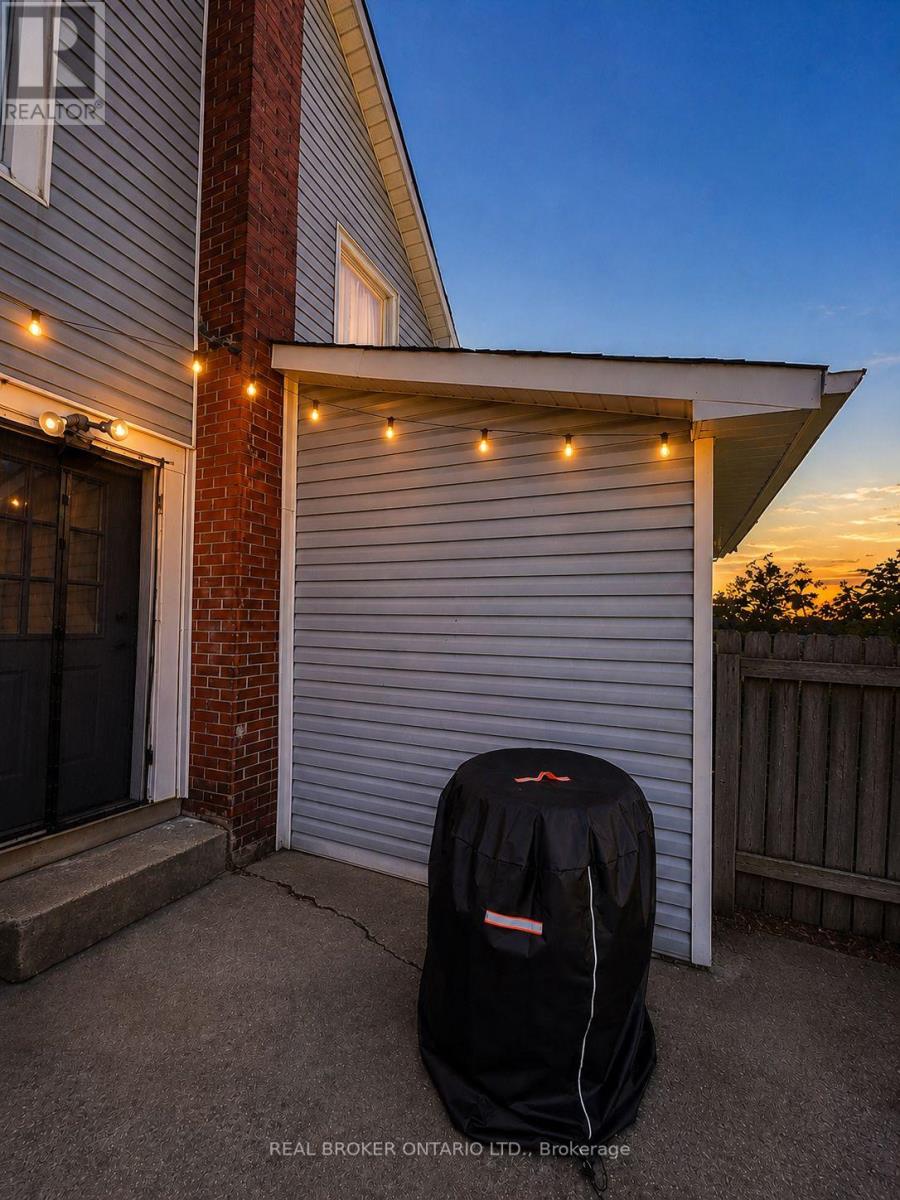 5 ROWANWOOD STREET - 18