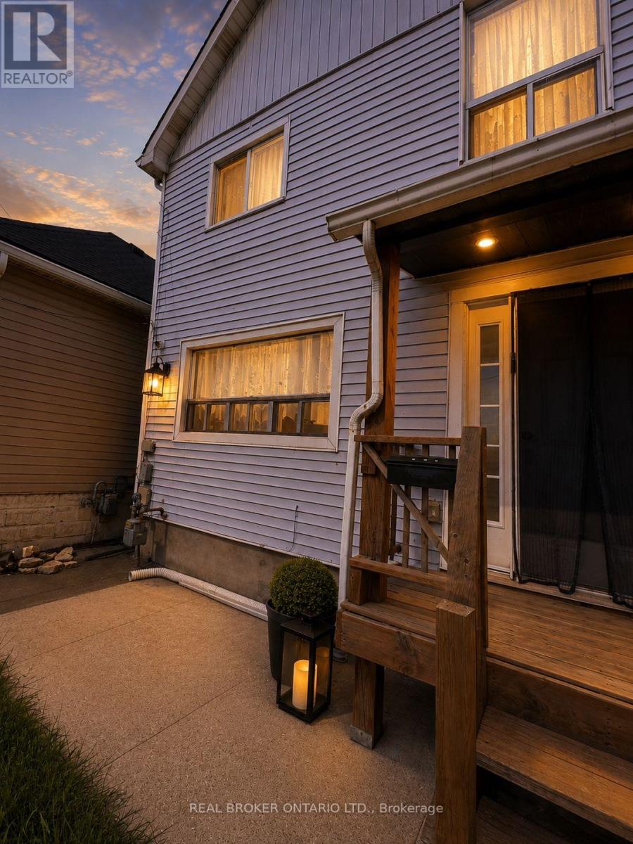 5 ROWANWOOD STREET - 21