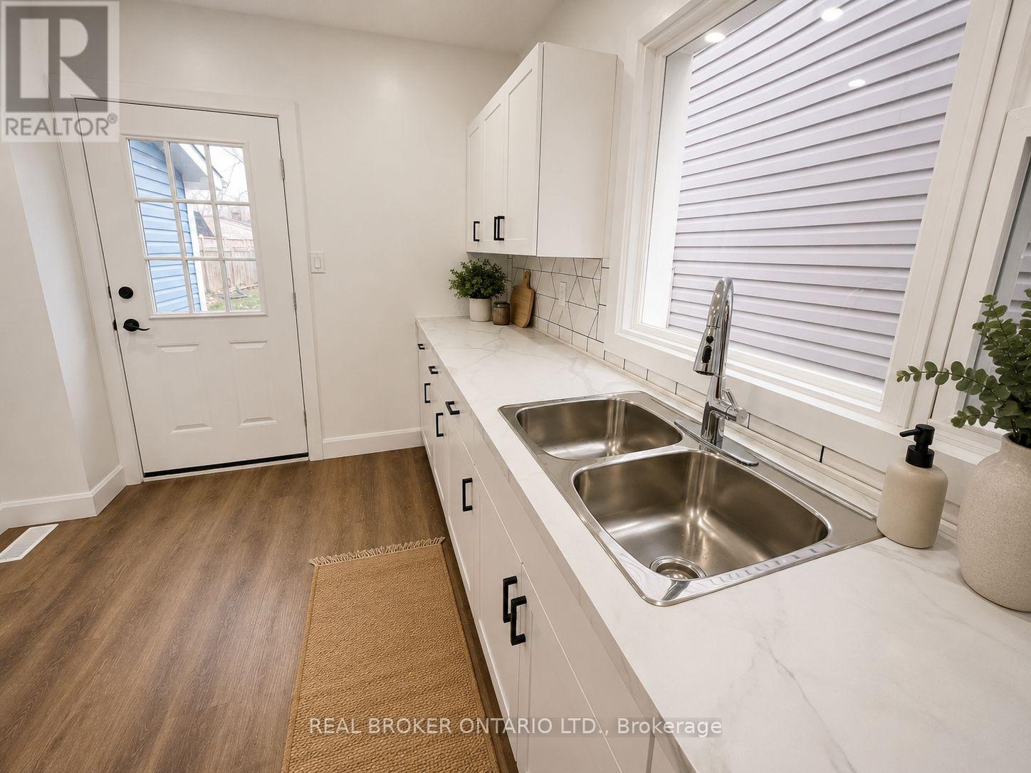 5 ROWANWOOD STREET - 9
