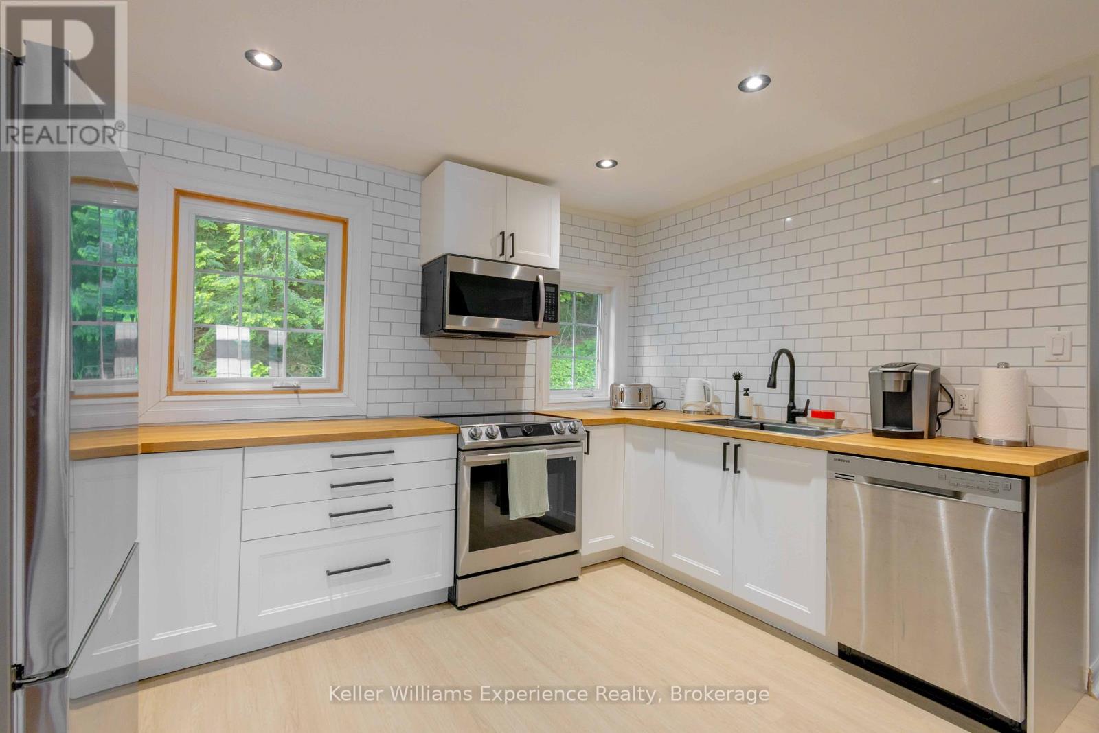 #2 1018 GEORGINA WAY - 12
